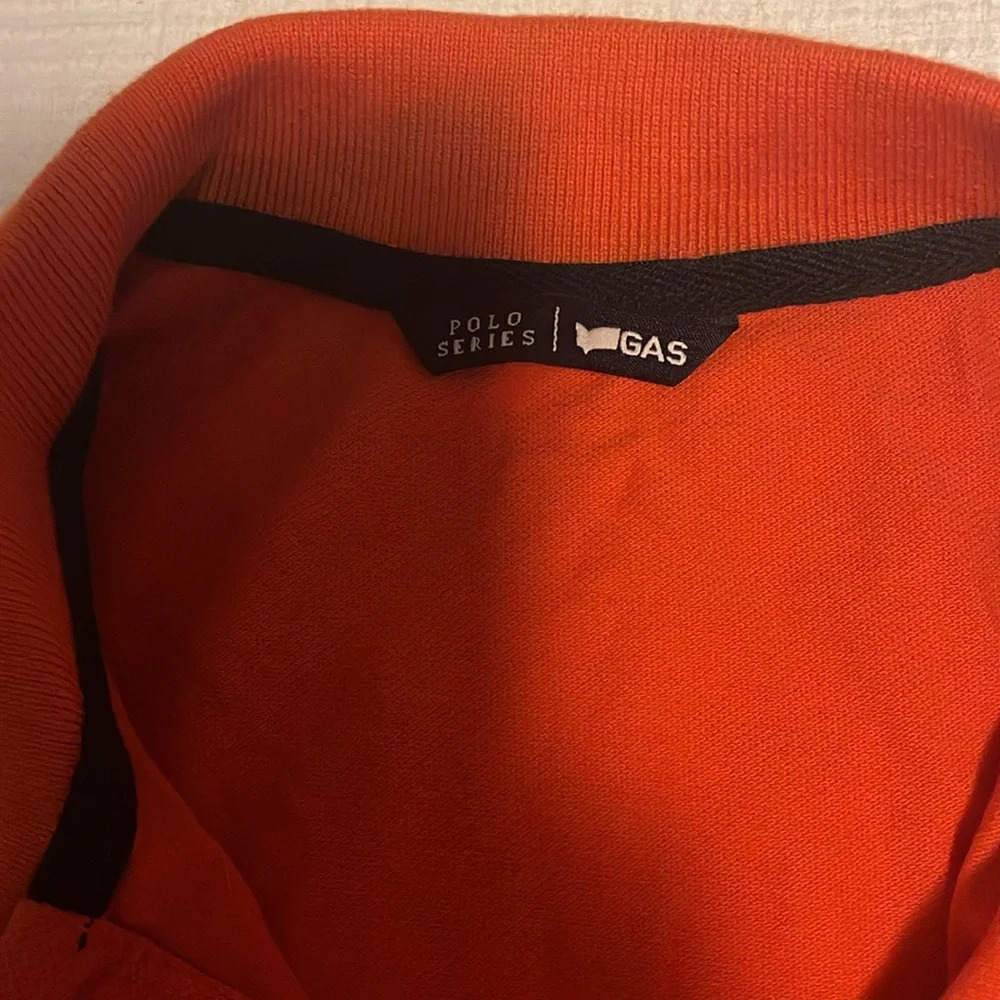 Gas - Picture 2 of 4